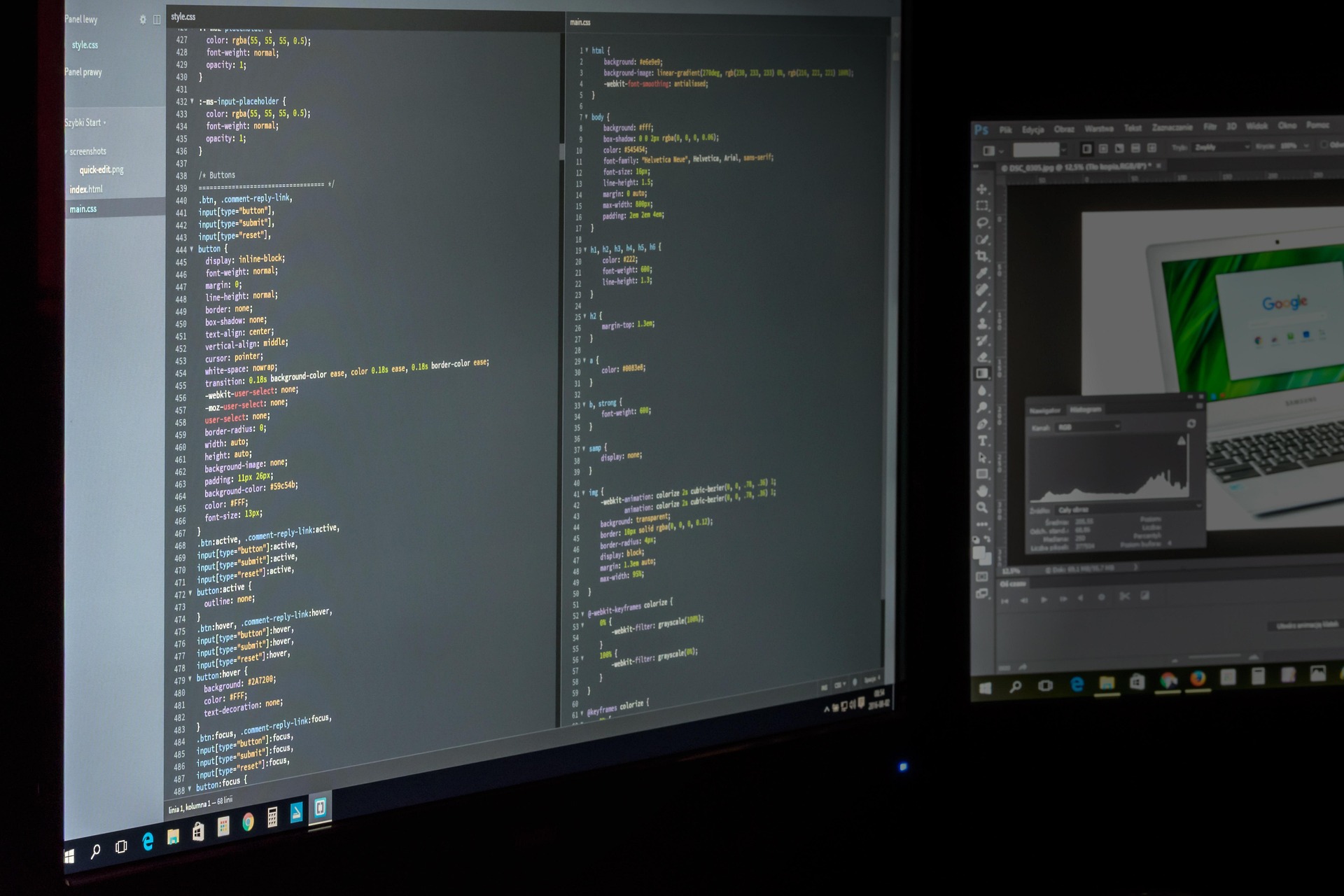 Website auf Desktop und Smartphone